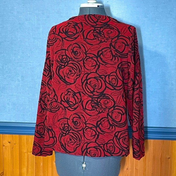Red and black rose print jacket size PM - Picture 2 of 4